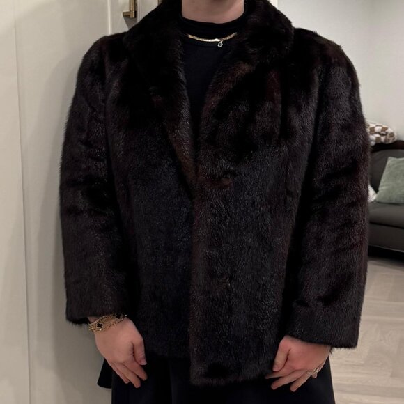 Mahogany Mink (Mid-Length, 1960s Stroller Jacket) - Picture 3 of 3